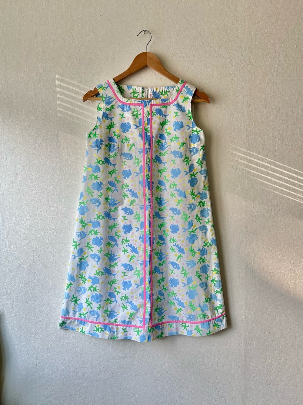 Vintage 1960s handmade sleeveless a-line shift dress women’s medium fish print